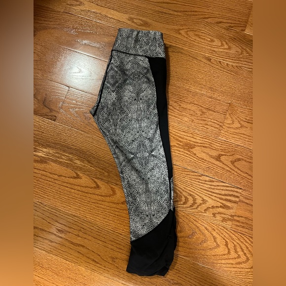 Calia crop leggings size medium - Picture 2 of 2